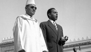 محمد الخامس رفقة ابنه الحسن الثاني - أرشيف