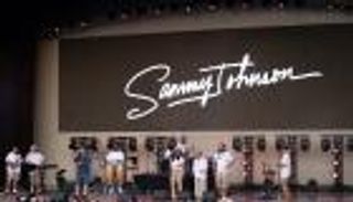 إكسبو 2020 دبي.. سامي جونسون يحلق بمعجبيه إلى سواحل المحيط الهادئ