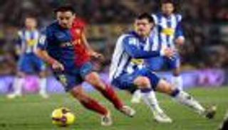 برشلونة ضد إسبانيول.. ماذا قدم تشافي كلاعب في ديربي كتالونيا؟