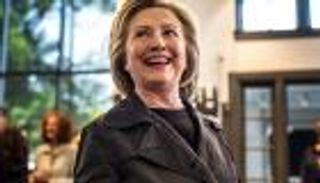 سوق العملات الرقمية يقاوم "قنابل" هيلاري كلينتون