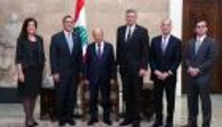 رئيس لبنان يتجاهل الأزمة مع الخليج: مجلس الوزراء سيعود للاجتماع قريباً