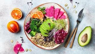 اتباع نظام غذائي نباتي يخفف آلام الصداع النصفي- أرشيفية