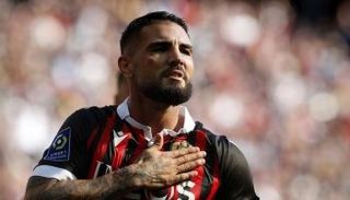 أندي ديلور مهاجم نيس الفرنسي ومنتخب الجزائر