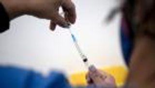 الإمارات تقدم 13.4 ألف جرعة جديدة من لقاح كورونا