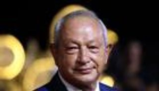 "مفتون بالتمثيل".. هكذا علق نجيب ساويرس على "لعبة الحبار"