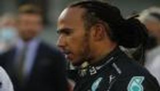 قبل جولتين من النهاية.. هاميلتون يشعل فورمولا 1 وألونسو يكتب التاريخ