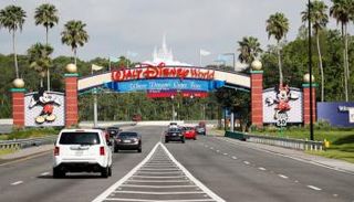 ديزني تعلق القرار مؤقتا