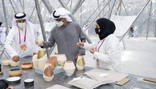 الشيخ محمد بن زايد آل نهيان يزور جناح البحرين