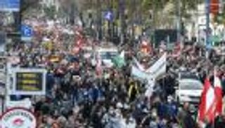 فيينا تعيش 3 عوالم مختلفة.. وداع واحتجاج وحياة