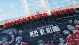 بعد إنريكي.. مدرب جديد يخرج نفسه من ترشيحات مانشستر يونايتد