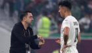 تشافي يحسم الجدل.. هل ينضم بغداد بونجاح إلى برشلونة؟