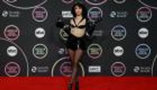 تتحدى فساتين مهرجان الجونة.. أزياء حفل جوائز الموسيقى الأمريكية (صور)