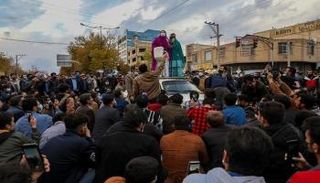 جانب من الاحتجاجات التي شهدتها جنوب غرب إيران بسبب نقص المياه