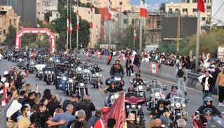 جانب من العرض المدني في بيروت