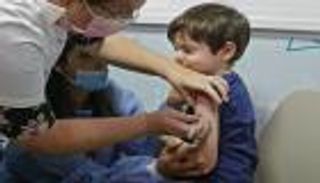 إسرائيل تبدأ تطعيم الأطفال من 5 إلى 11 عاما ضد كورونا