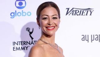 منة شلبي على السجادة الحمراء في حفل جوائز الإيمي