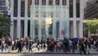 بعد مفاجأة الإثنين.. هل تقفز أسهم أبل بنسبة 25% العام المقبل؟