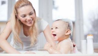 استحمام الرضيع يوميا يضر ببشرته