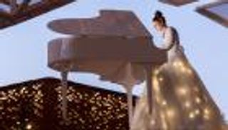 "البيانو الطائر".. عرض موسيقي يبهر زوار إكسبو 2020 دبي (صور)