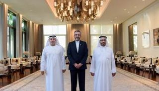 قرقاش والمرر في استقبال المسؤول الإيراني