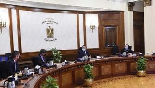 جانب من اجتماع رئيس الحكومة المصرية مع إدارة شركة "كوكاكولا هيلينيك" العالمية