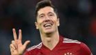 الفوز على محمد صلاح .. التاريخ والإحصاء يمنحون ليفاندوفسكي لقب الأفضل
