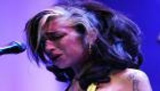 قتلها الإدمان بعمر 27 عاما.. معرض لندني يحتفي بـ"إيمي واينهاوس"