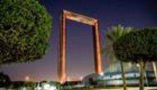 معالم الإمارات تكتسي باللون البرتقالي ضمن حملة "مناهضة العنف ضد المرأة"