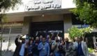 "قلبوا صورة عون".. لبنانيون يقتحمون مقرا وزاريا ببيروت