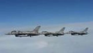 التحالف يدك الحوثي.. مقتل 90 إرهابيا وتدمير 12 آلية عسكرية