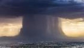 "قنبلة المطر" تثير رعب المصريين (فيديو)