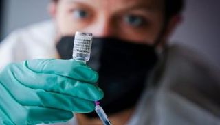 العالم يتخوف من فاعلية اللقاحات ضد المتحور الجديد