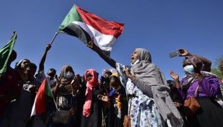 جانب من احتجاجات السودانيين-الفرنسية