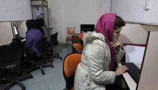 ، فيما شهدت شبكة الانترنت في مناطق أخرى بطئ شديد.