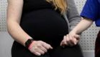 علاج كورونا والنساء.. توصية بعدم استخدام الحوامل دواء "ميرك"