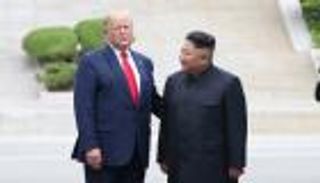 ترامب يجمع زعيم كوريا الشمالية ومتهما سابقا.. كيف حدث؟