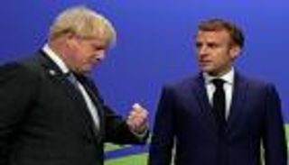 "بروح الشراكة والتعاون".. جونسون ليس نادما على رسالته لماكرون