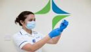 الإمارات: 100% من السكان تلقوا الجرعة الأولى من لقاح كورونا