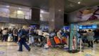 انتفاضة دولية ضد "أوميكرون".. التعليق والغلق السلاح الأبرز