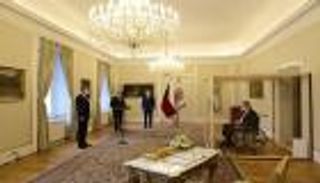 كورونا يجبر التشيك على  القسم أمام "الغرفة الزجاجية"