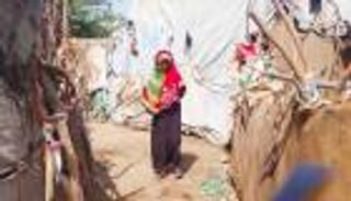 التجويع والحرمان.. سياسة حوثية تطارد النازحين اليمنيين