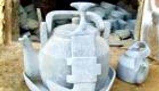 الأواني المنحوتة من الحجر.. حرف اليمن النادرة تقاوم تجريف الحوثي