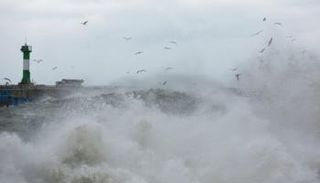 عاصفة "أروين" في بريطانيا