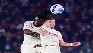 إسماعيل بن ناصر لاعب وسط ميلان