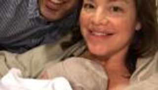 مخاض على دراجة.. مسؤولة نيوزيلندية تلد للمرة الثانية على طريقتها