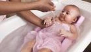 دليل استحمام الرضع والصغار والمراهقين