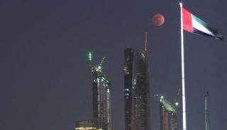 مركز الفلك الدولي يدعو عشاق الفلك لرصد 50 جرما سماويا من سماء الإمارات