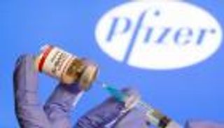 "فايزر" تطوّر نسخة جديدة من لقاحها لمواجهة "أوميكرون"