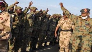 الفريق أول ركن عبد الفتاح البرهان خلال زيارته للفشقة