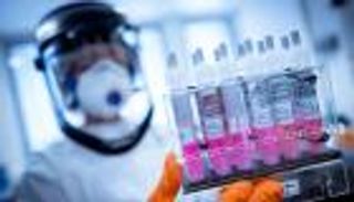 خبير جنوب أفريقي يطمئن العالم: لقاحات كورونا تقي من أعراض أوميكرون